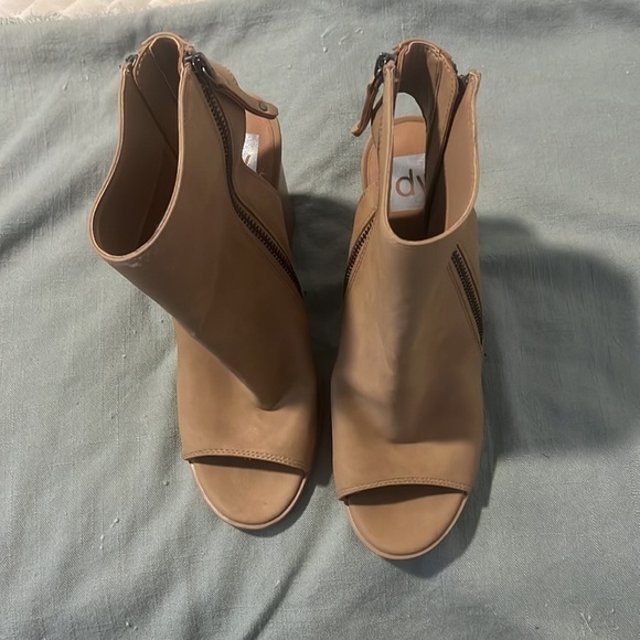 DOLCE Vita Heels - Picture 2 of 4